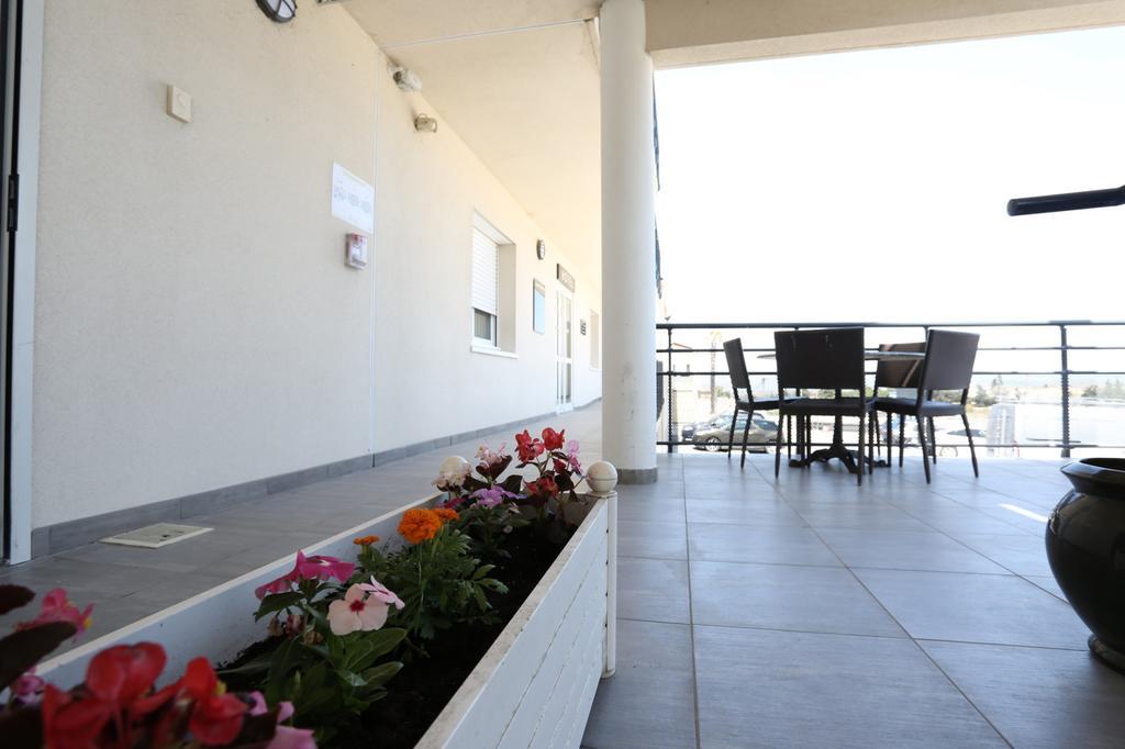 Hotel Restaurant Les Pielettes Le Rove Екстериор снимка