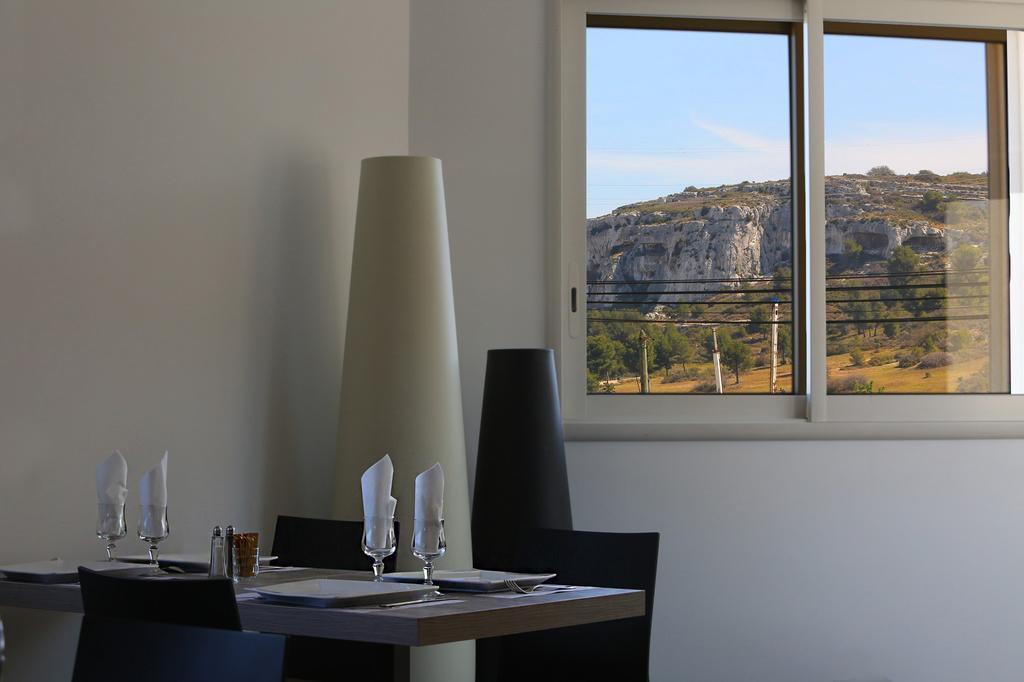 Hotel Restaurant Les Pielettes Le Rove Екстериор снимка