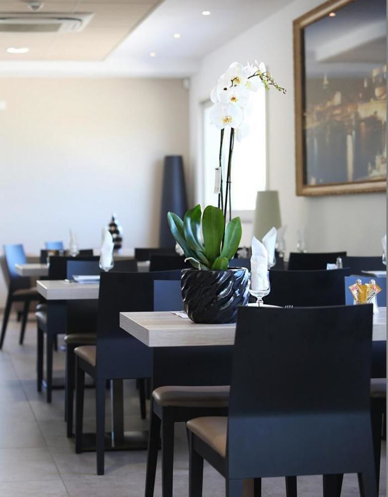Hotel Restaurant Les Pielettes Le Rove Екстериор снимка