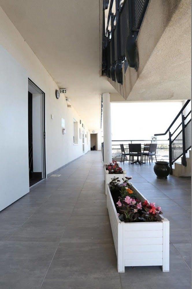 Hotel Restaurant Les Pielettes Le Rove Екстериор снимка