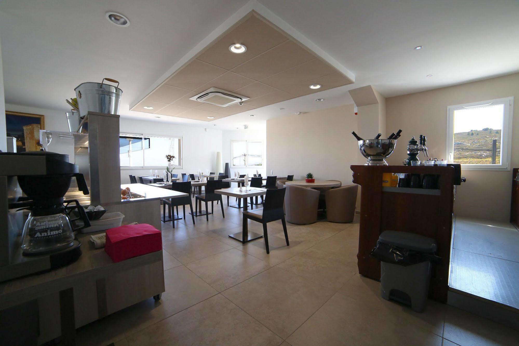 Hotel Restaurant Les Pielettes Le Rove Екстериор снимка